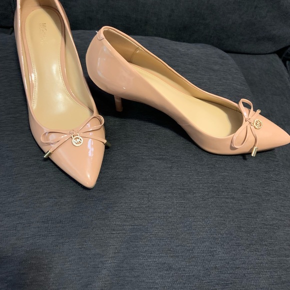 Shoes - Picture 3 of 4